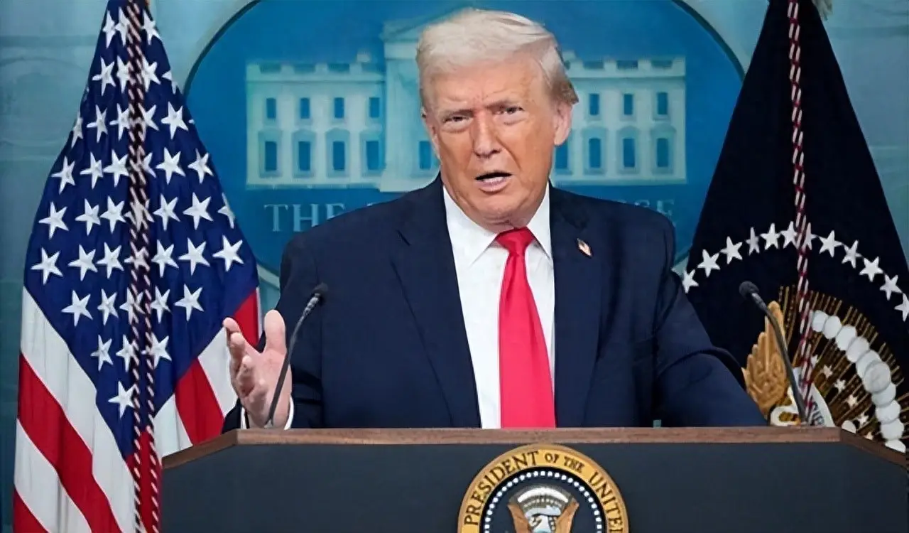 台湾变天信号出现！特朗普下紧急总统令，要举全国之力将大陆一军