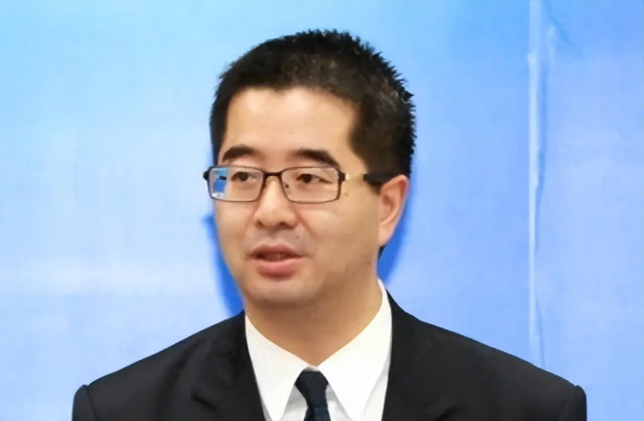 台湾变天信号出现！特朗普下紧急总统令，要举全国之力将大陆一军