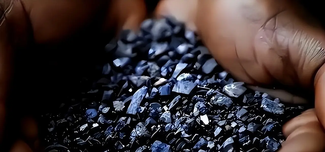 台湾变天信号出现！特朗普下紧急总统令，要举全国之力将大陆一军