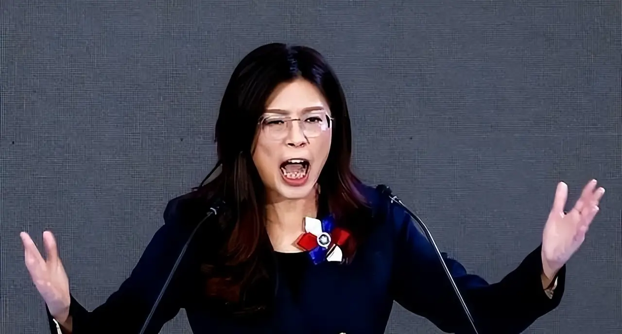 台湾变天信号出现！特朗普下紧急总统令，要举全国之力将大陆一军