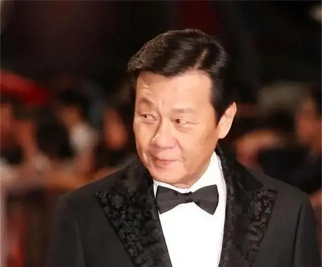 68岁寇世勋近况,晚年常在原配一家身边,二房3名子女在国外留学