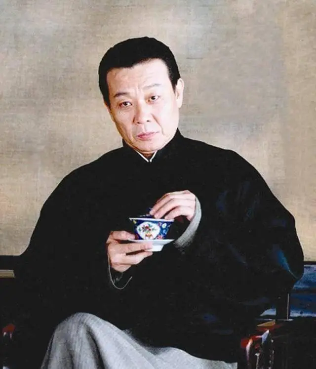 68岁寇世勋近况,晚年常在原配一家身边,二房3名子女在国外留学