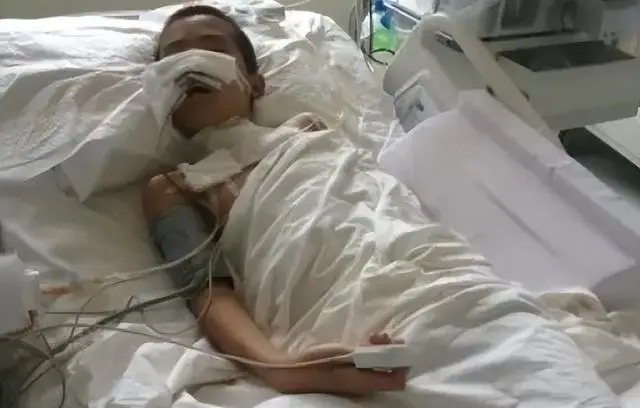 回顾山东男孩被工友开玩笑,用高压泵往体内充气,今过得如何?