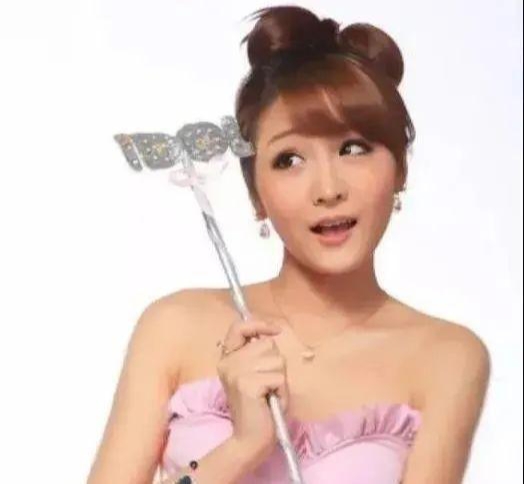 成名不膨胀，数十年如一日宠素人老婆，专一且痴情的魏晨太难得