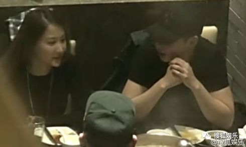 33岁的魏晨“高调”水下求婚成功！网友直呼浪漫又别致