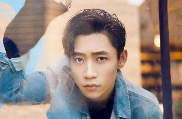 33岁的魏晨“高调”水下求婚成功！网友直呼浪漫又别致