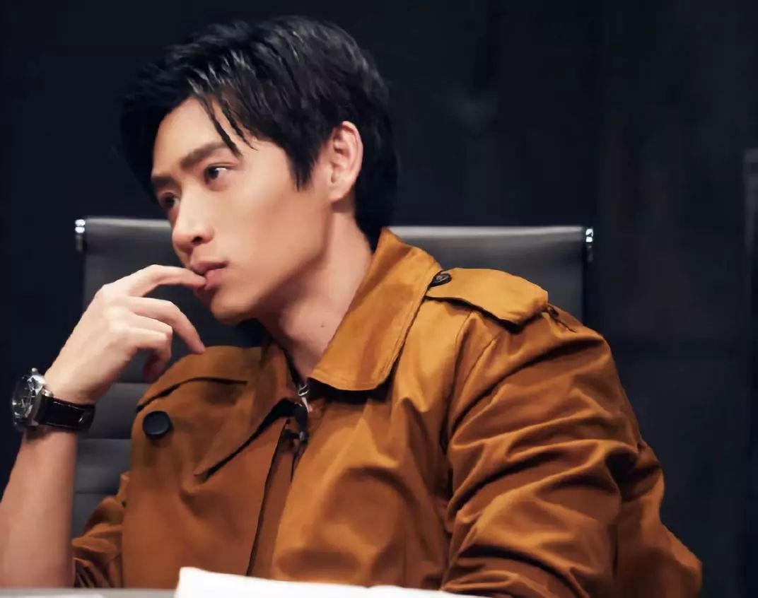 33岁的魏晨“高调”水下求婚成功！网友直呼浪漫又别致