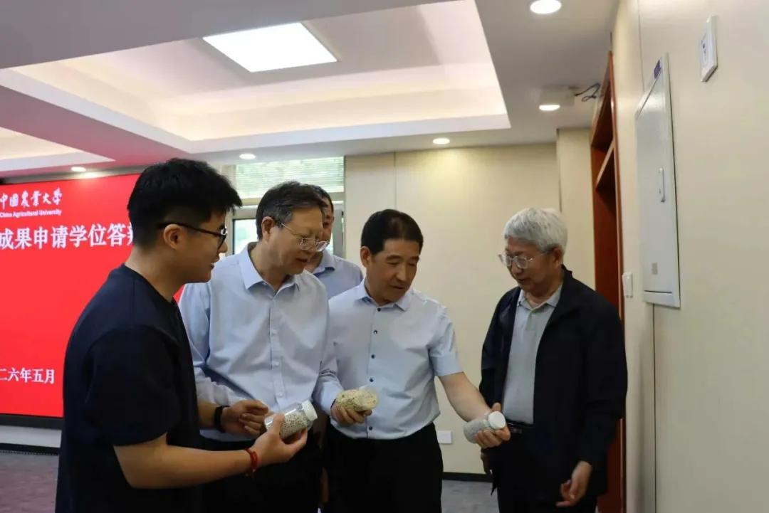 没写毕业论文,36名研究生凭小说等成果获得学位!