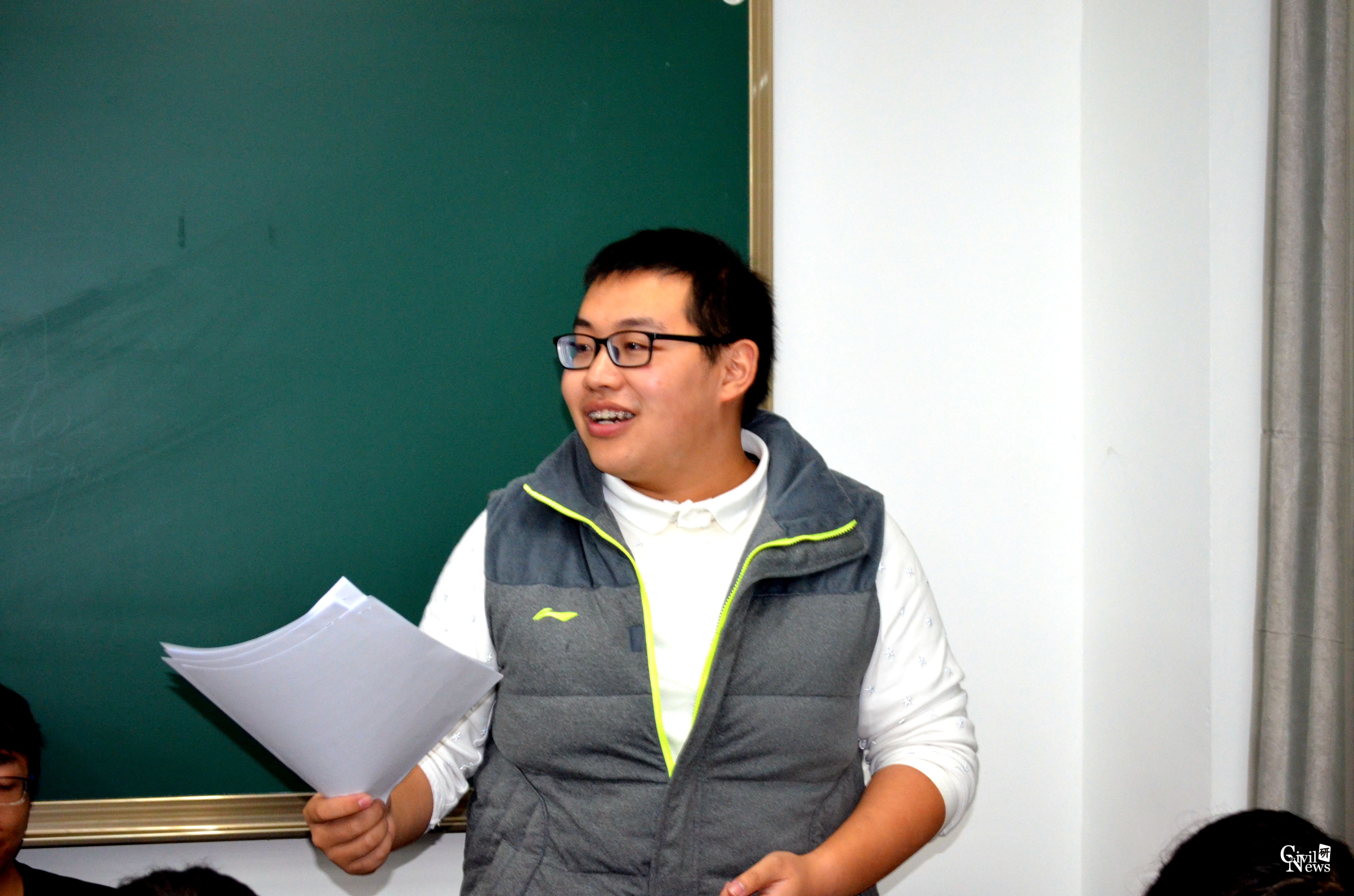 土木研究生新闻中心代表应邀参加校党委宣传部新闻中心主办的“模拟新闻发布会”活动