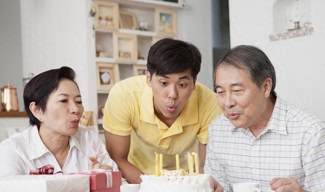 伺候公婆六年被小叔子一个耳光打醒，她把公婆送上车：不伺候了