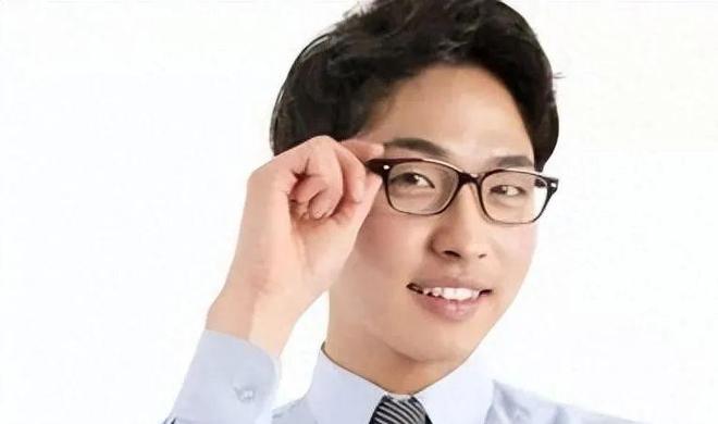 伺候公婆六年被小叔子一个耳光打醒，她把公婆送上车：不伺候了