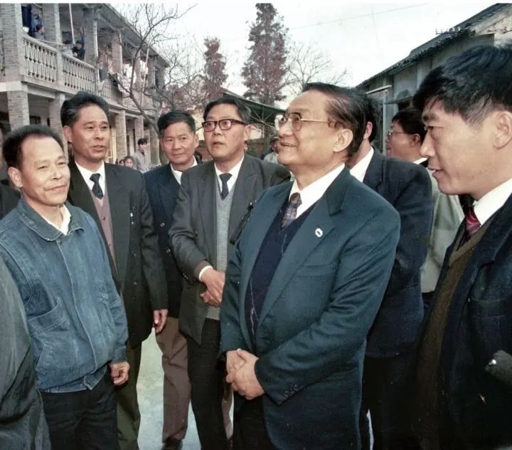 金庸百年不衰，与这三地大有干系