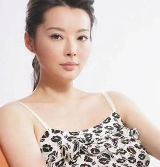 年轻时倾国倾城,老了却成“土肥圆”,这6位发福的女明星好可惜