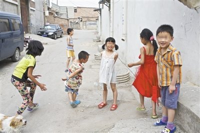 奶西村“3男子轮流殴打一少年”案被公诉
