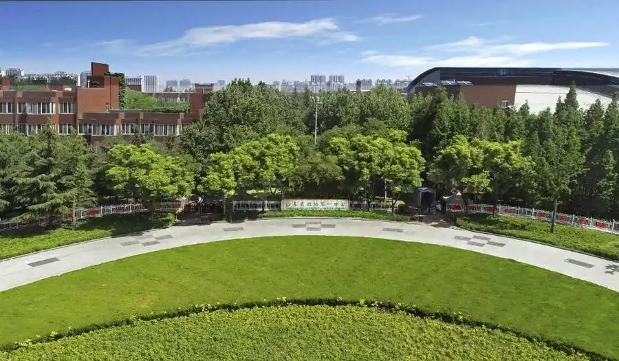 这个学校明年将迎110周年校庆,校庆公告来啦