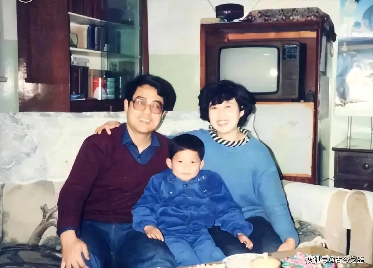 23岁爆红,28岁被封杀,年近40口碑爆棚,他的翻红,狠狠打了内娱的脸