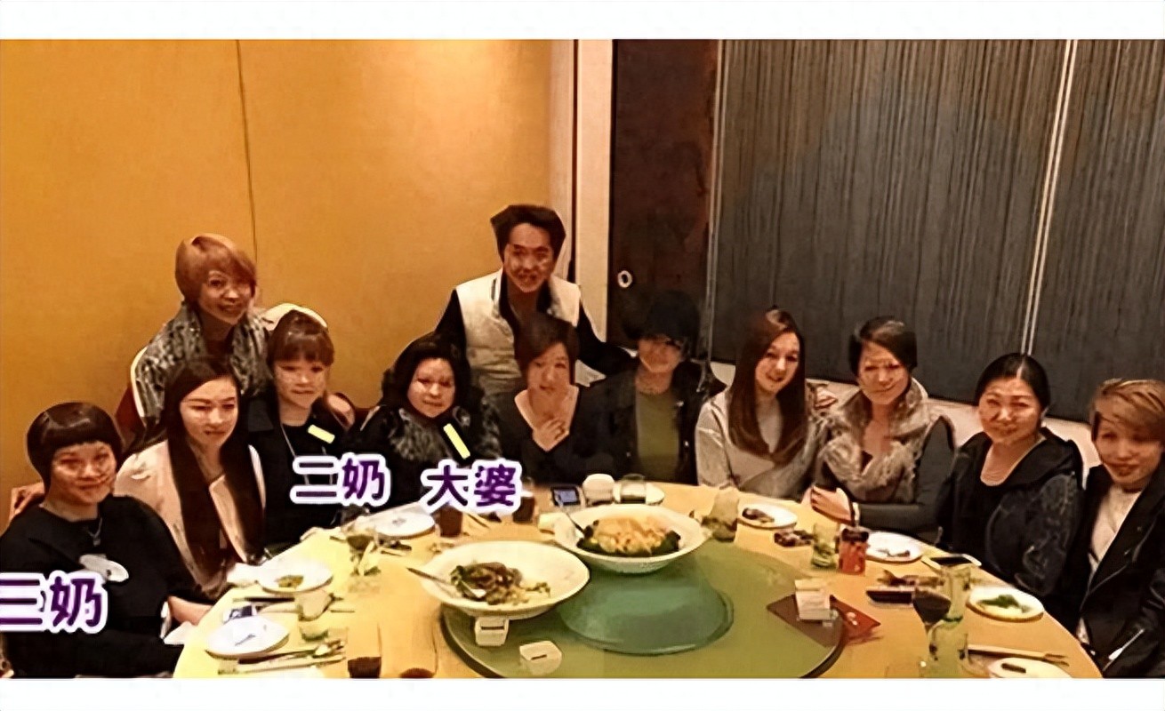 “6个老婆”同住一屋,每人每月7万零花钱,71岁又娶美丽小娇妻