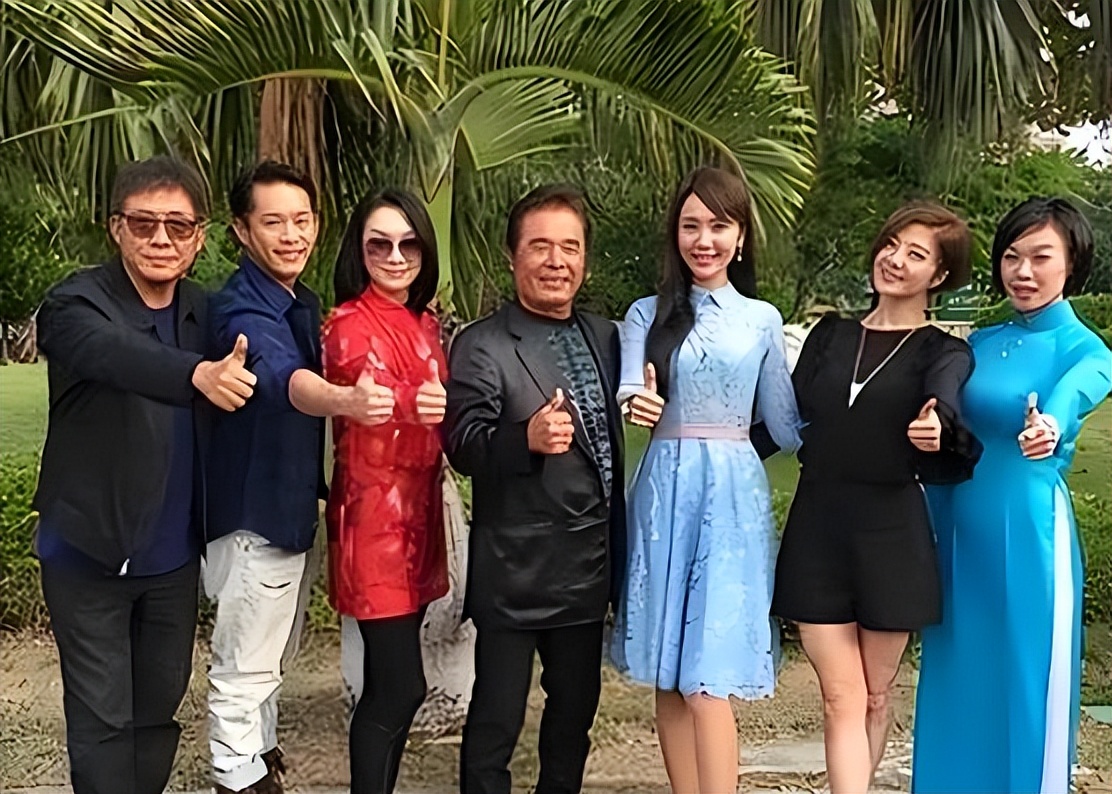 “6个老婆”同住一屋,每人每月7万零花钱,71岁又娶美丽小娇妻