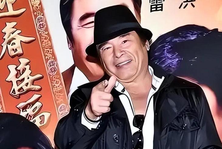 “6个老婆”同住一屋,每人每月7万零花钱,71岁又娶美丽小娇妻