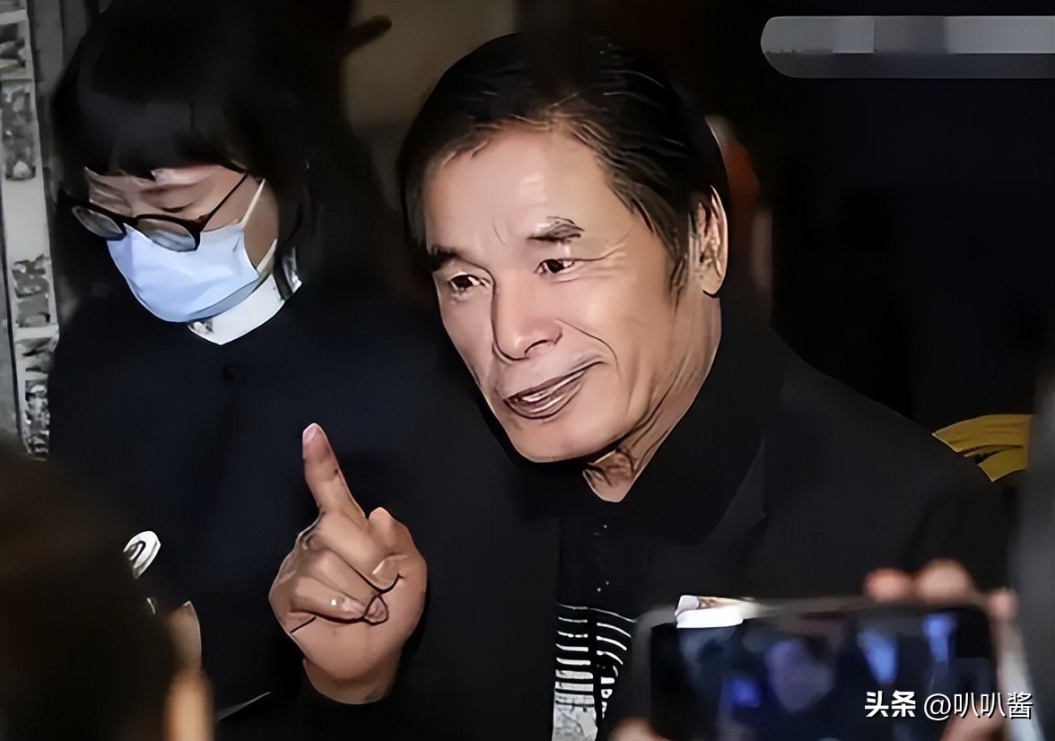 他生活风流程度堪称现代“韦小宝”！71岁又娶了20岁小娇妻