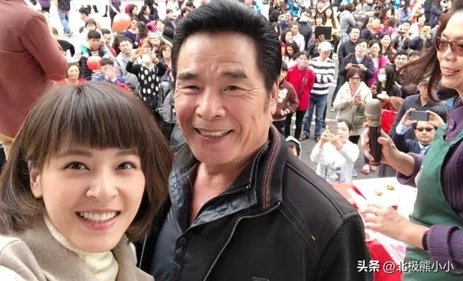 三妻四妾同住一屋，和谐相处数十载，“影帝”雷洪的甜性秘爱