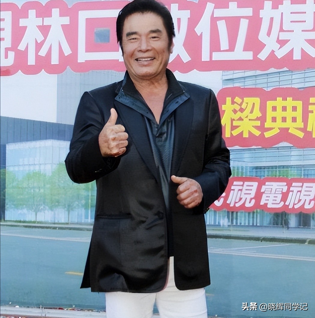 和6个老婆共处一室，每月每人发7万零花钱，71岁还娶美娇妻？