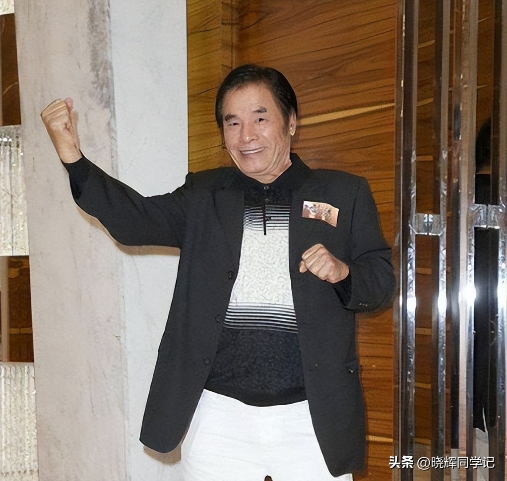 和6个老婆共处一室，每月每人发7万零花钱，71岁还娶美娇妻？