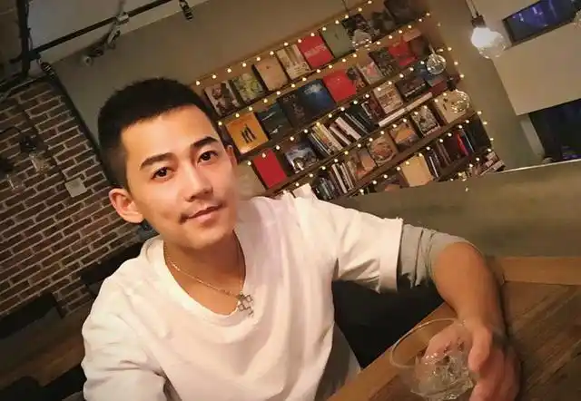 苏醒暴揍李炜12年后,如今再看两人的境遇,究竟谁才是最大赢家?