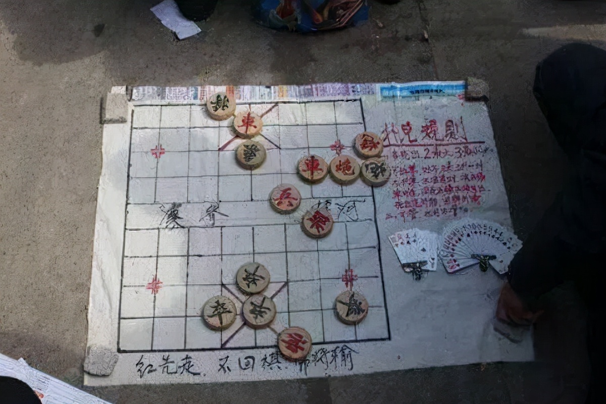 土味十足的中式地摊骗局,却偏偏上百万人受骗