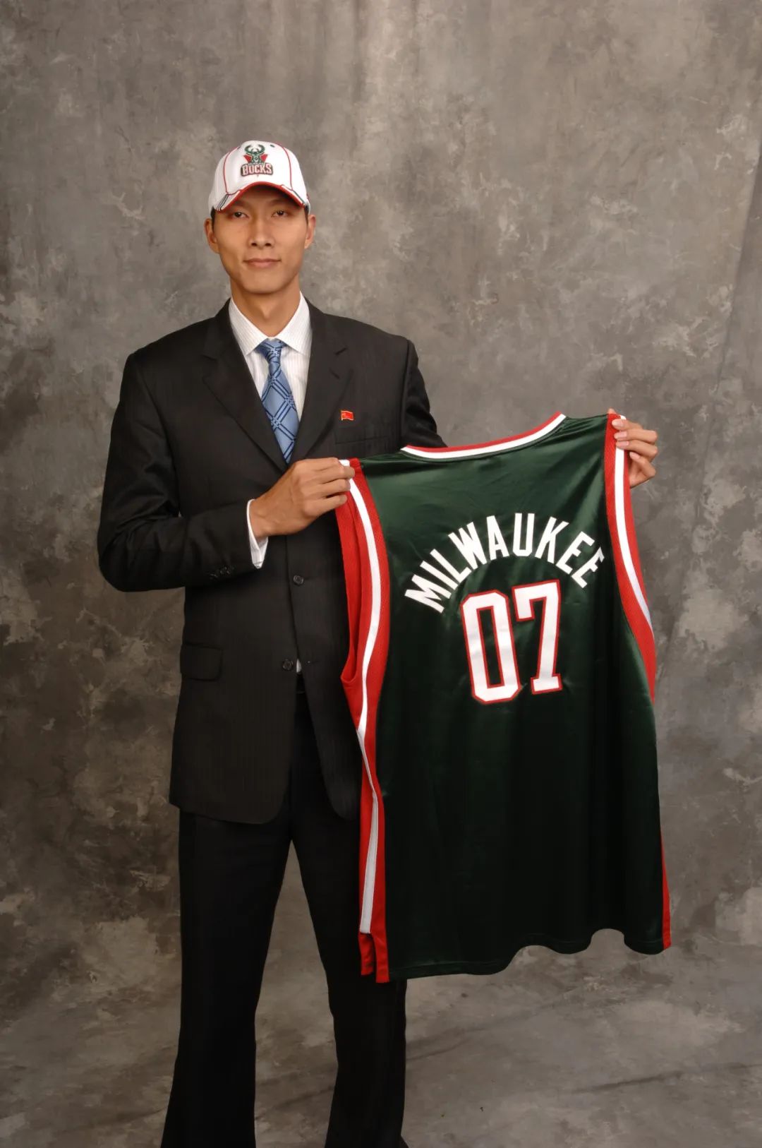 人物 | 篮球场上阿联谢幕,以后请叫易老板