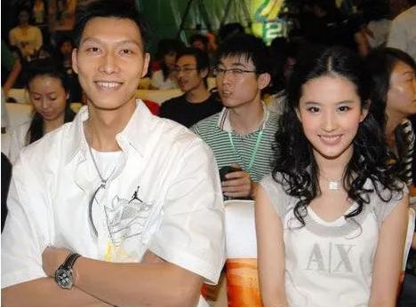 人物 | 篮球场上阿联谢幕,以后请叫易老板