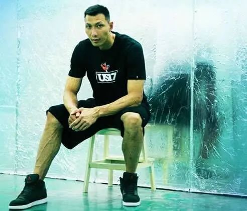 人物 | 篮球场上阿联谢幕,以后请叫易老板