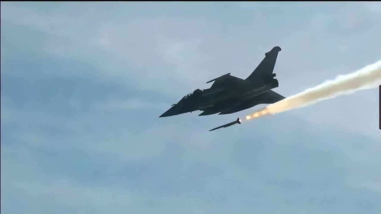 唐驳虎：全面解析歼10空战对手，“阵风”战机为何不堪一击？