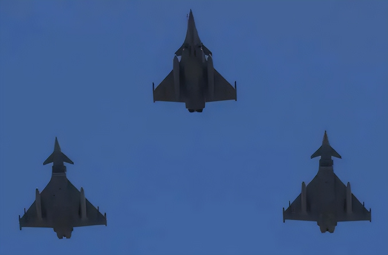 唐驳虎：全面解析歼10空战对手，“阵风”战机为何不堪一击？