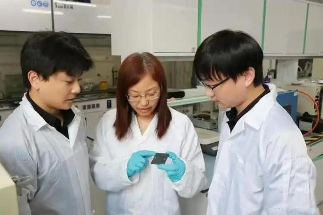 中国硬气出手,打响反击第一枪!拒付天价版面费,撕开西方遮羞布