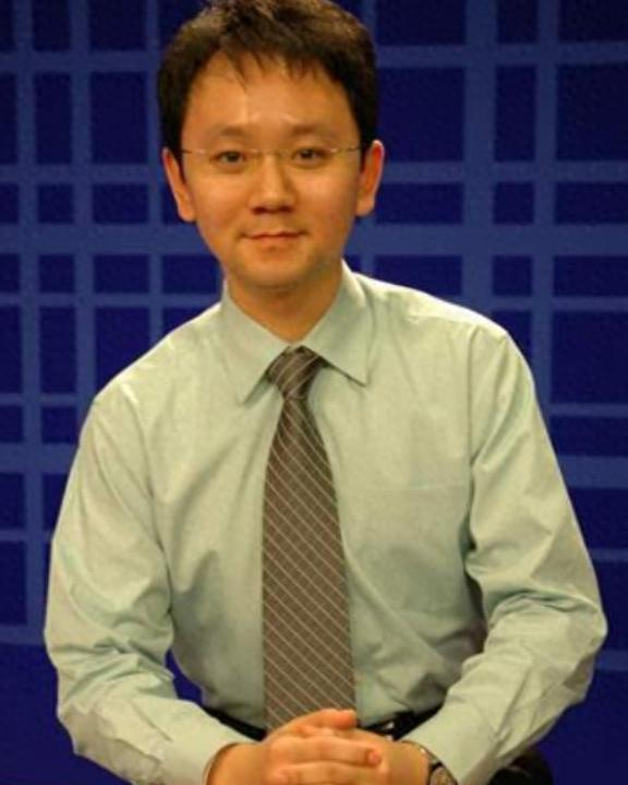 广东台当红女主持,丈夫也是主持人却为她回归家庭,一家子很幸福
