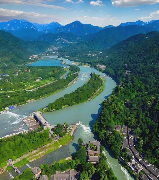 纪念抗战胜利80周年|艺术家彭长征捐赠作品传播红色文化