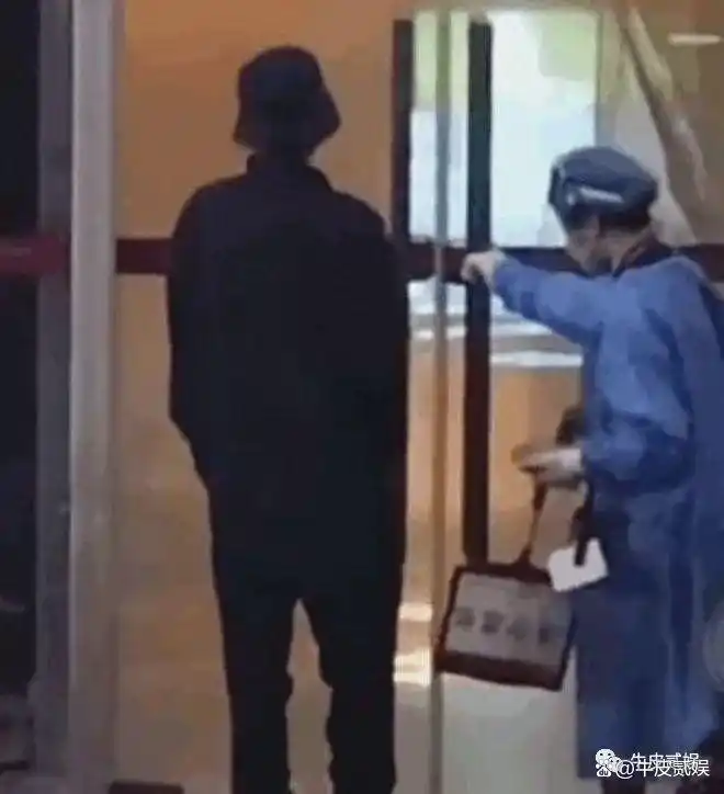 自以为很红,结果被现实啪啪打脸的明星,隔着屏幕都觉得好尴尬