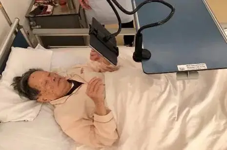 这是翁帆和杜致礼、杜致礼妹妹及三个继子3张合影，她俩都像婆婆