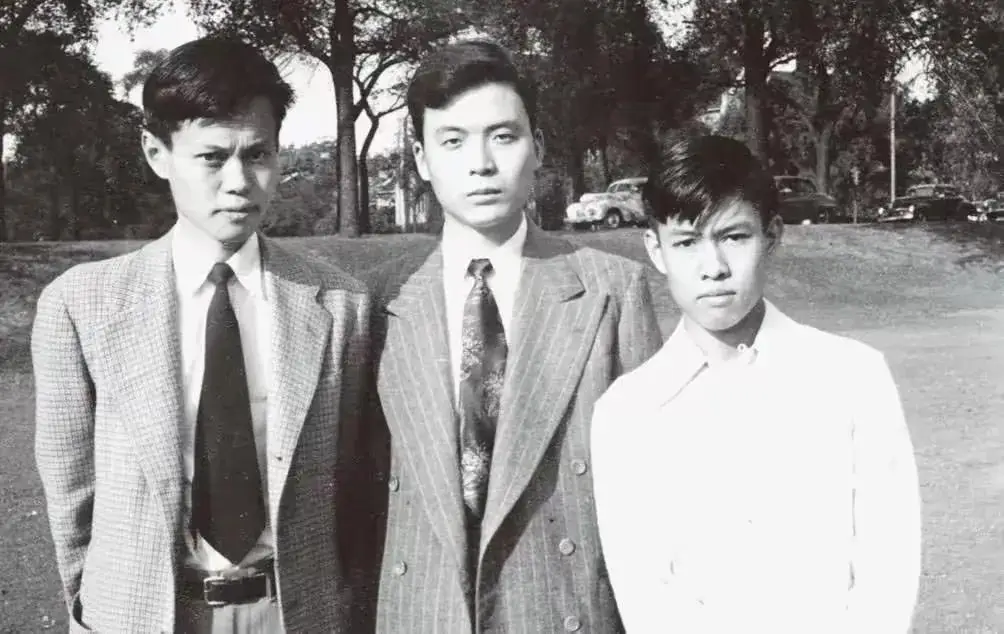 这是翁帆和杜致礼、杜致礼妹妹及三个继子3张合影，她俩都像婆婆