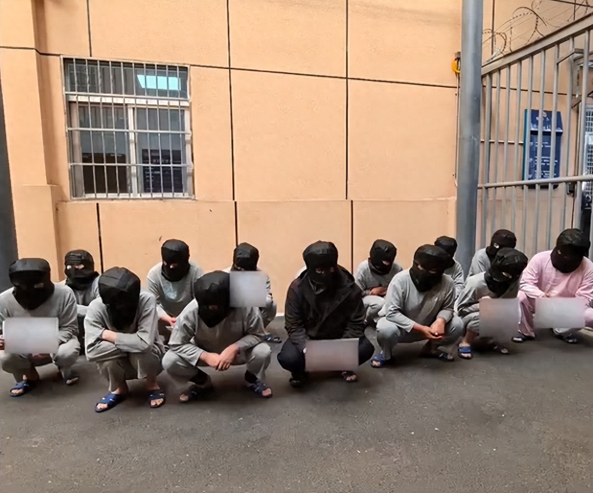 详细阅读:网约车故意制造交通事故“碰瓷”,警方刑拘46人 网约车故意制造交通事故“碰瓷”,警方刑拘46人