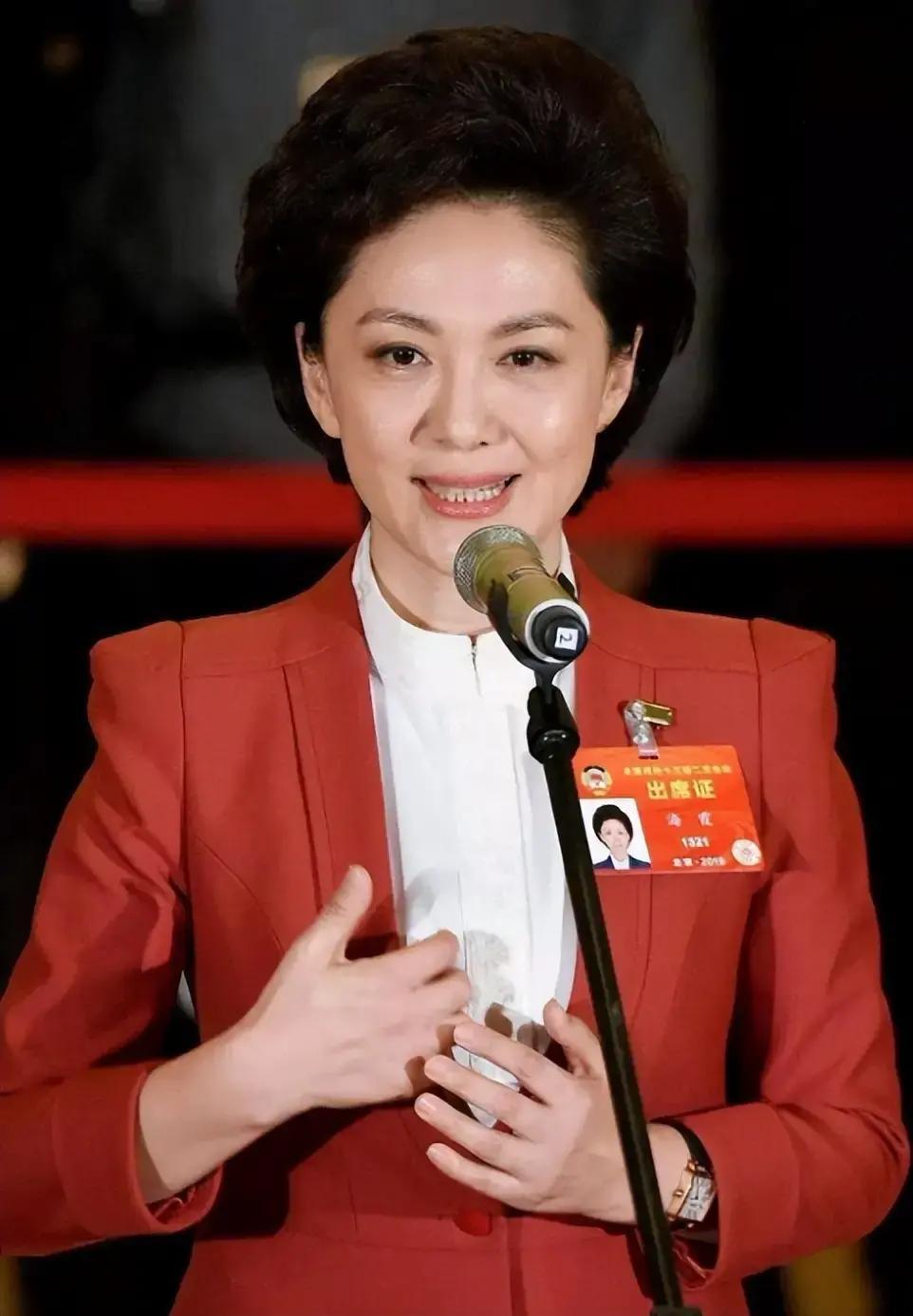 央视网近期更新了“央视主持人大全”,新增3位00后主持人
