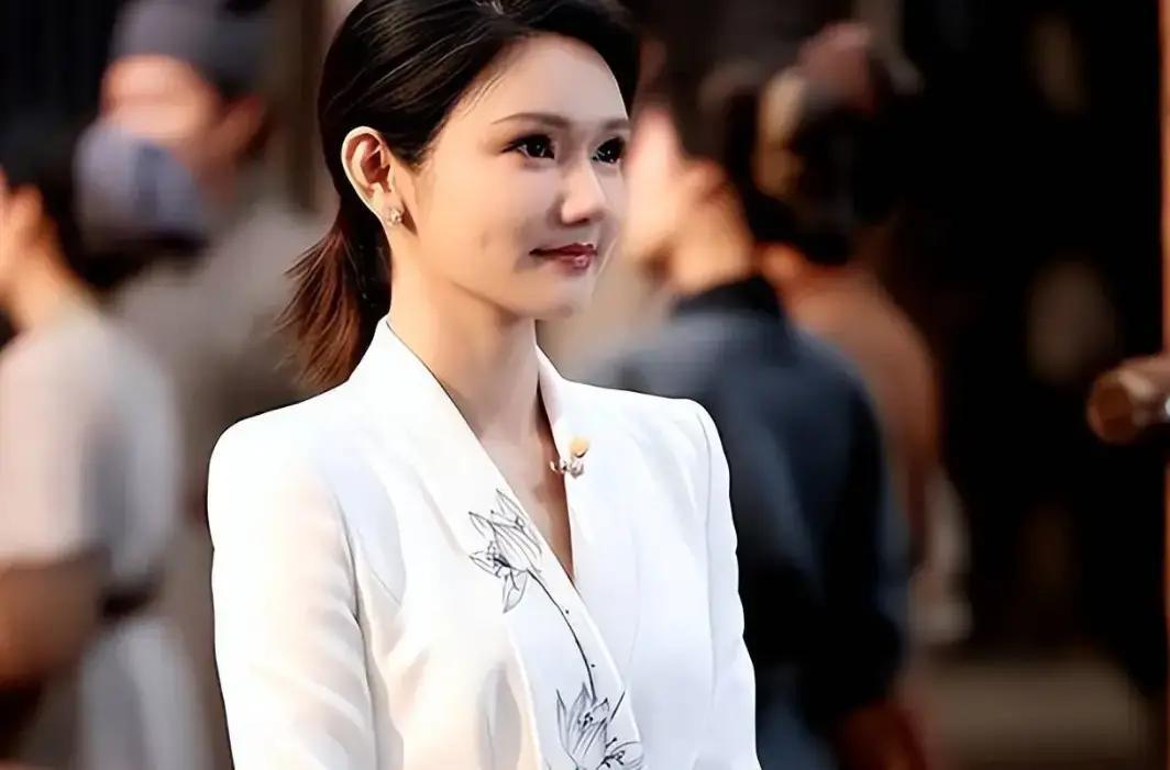 央视网近期更新了“央视主持人大全”,新增3位00后主持人