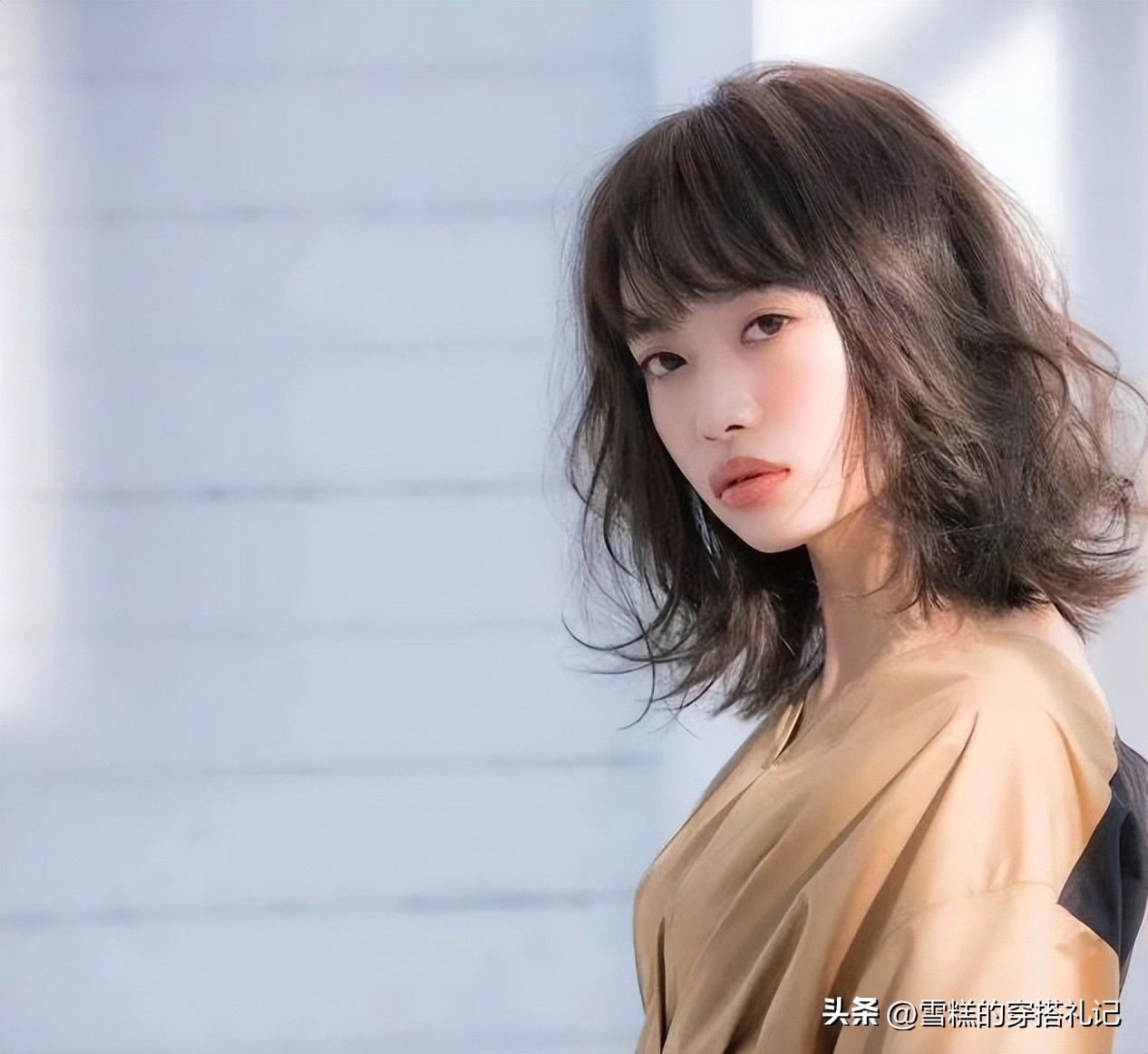 “脸大、脖子短”的女人烫头发,要牢记这3烫3不烫,才洋气好看