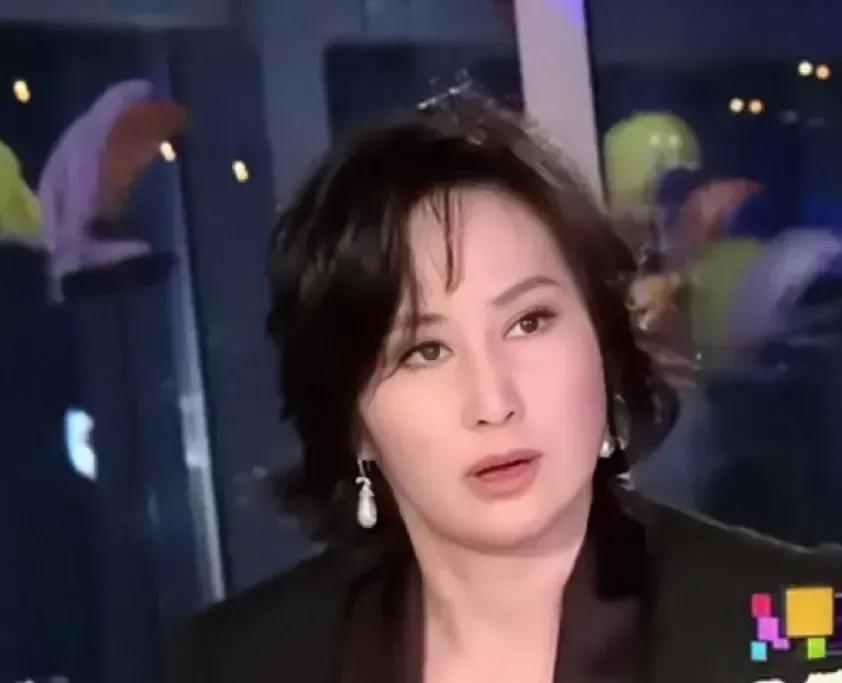 35岁后的何超琼,让我相信了,这种骨相的女人选对发型是越老越美