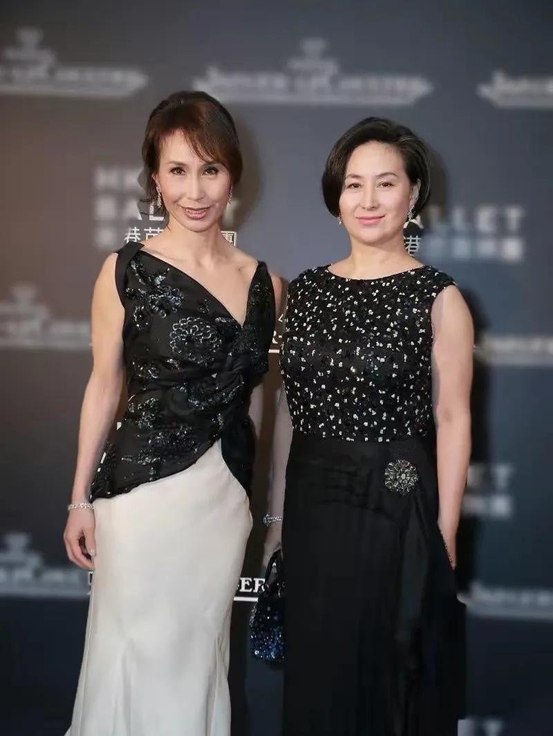 35岁后的何超琼,让我相信了,这种骨相的女人选对发型是越老越美
