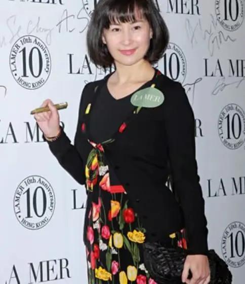 35岁后的何超琼,让我相信了,这种骨相的女人选对发型是越老越美