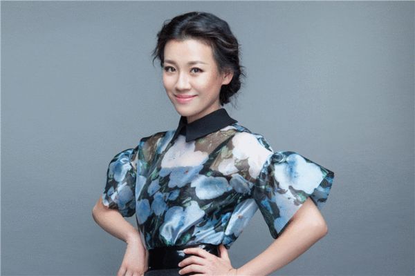 建议想换发型的中年女人,多尝试以下7款发型,优雅又大气