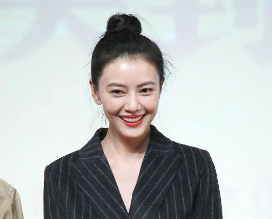 建议想换发型的中年女人,多尝试以下7款发型,优雅又大气