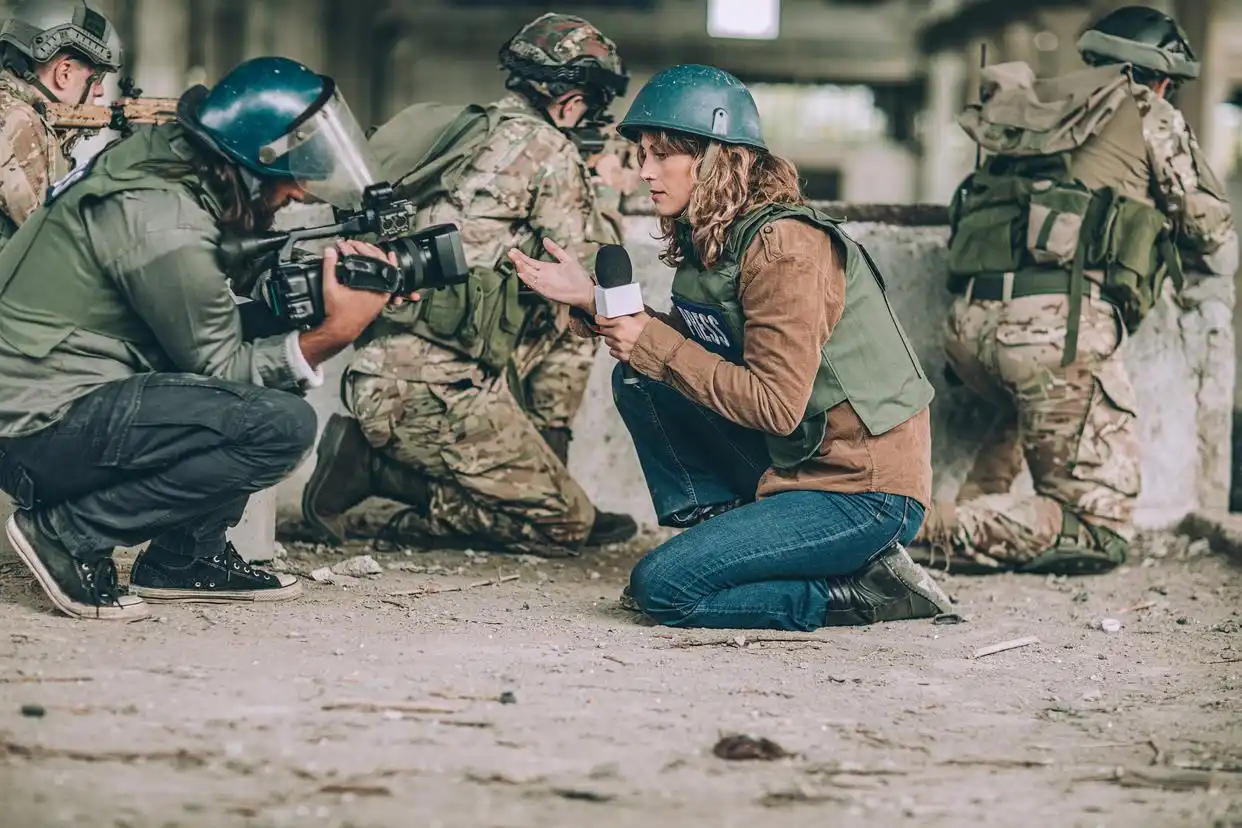 31名记者丧生：国际冲突中的媒体安全危机与战地记者生存困境